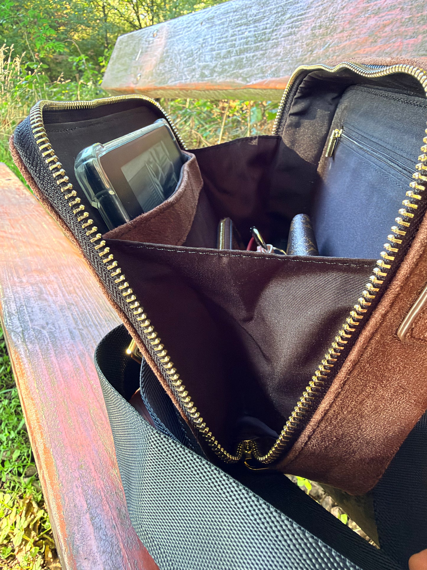 Pre-Order: The E-Reader Handbag Brown & Gold