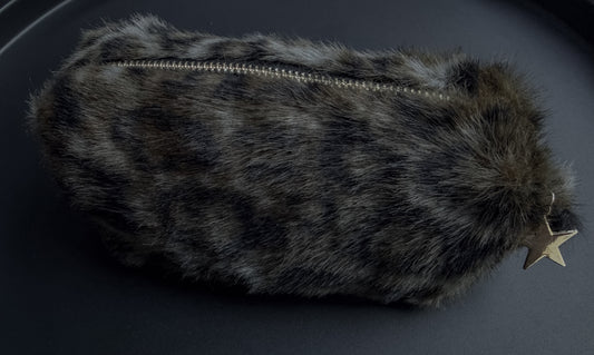 Nocturne Leo Readers Pouch