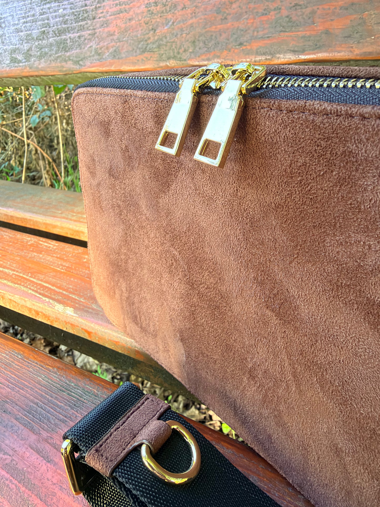 Pre-Order: The E-Reader Handbag Brown & Gold